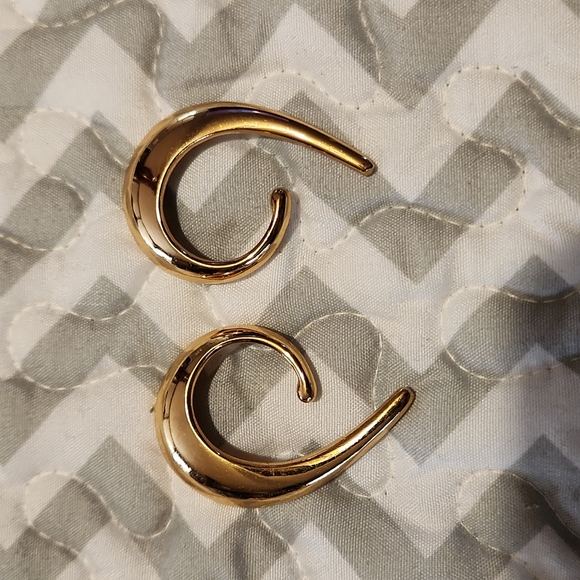 vendome Other - Vendome earcuff.